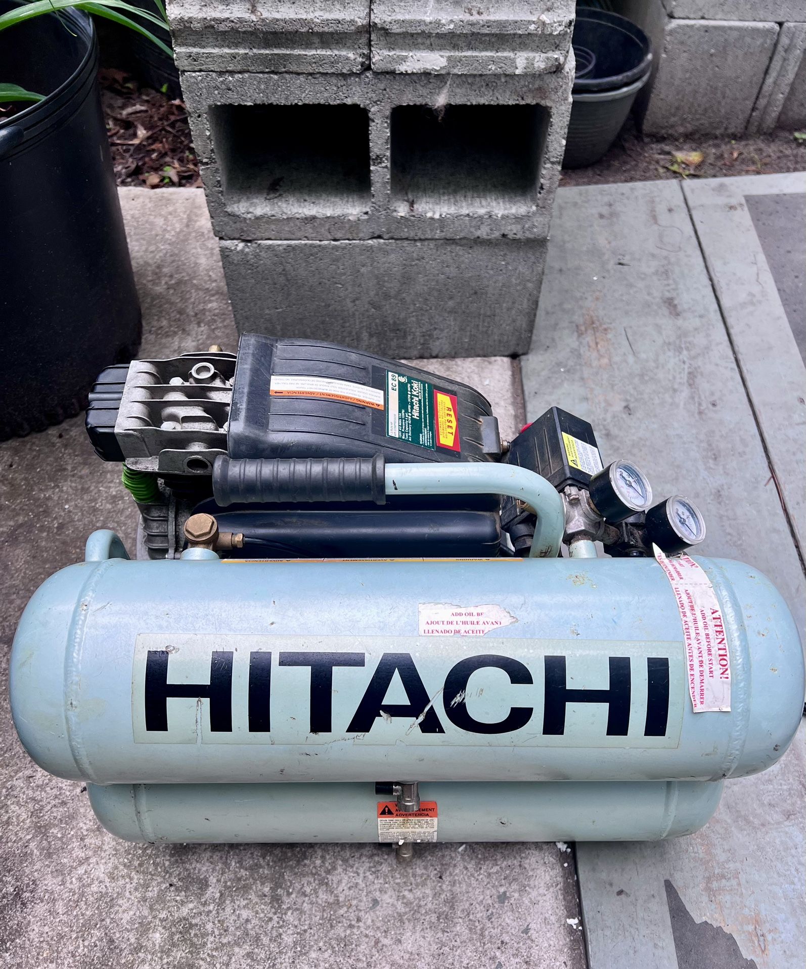 Compressor Hitachi EC89 1.3 Run HP Max 135 PSI 4 Gal