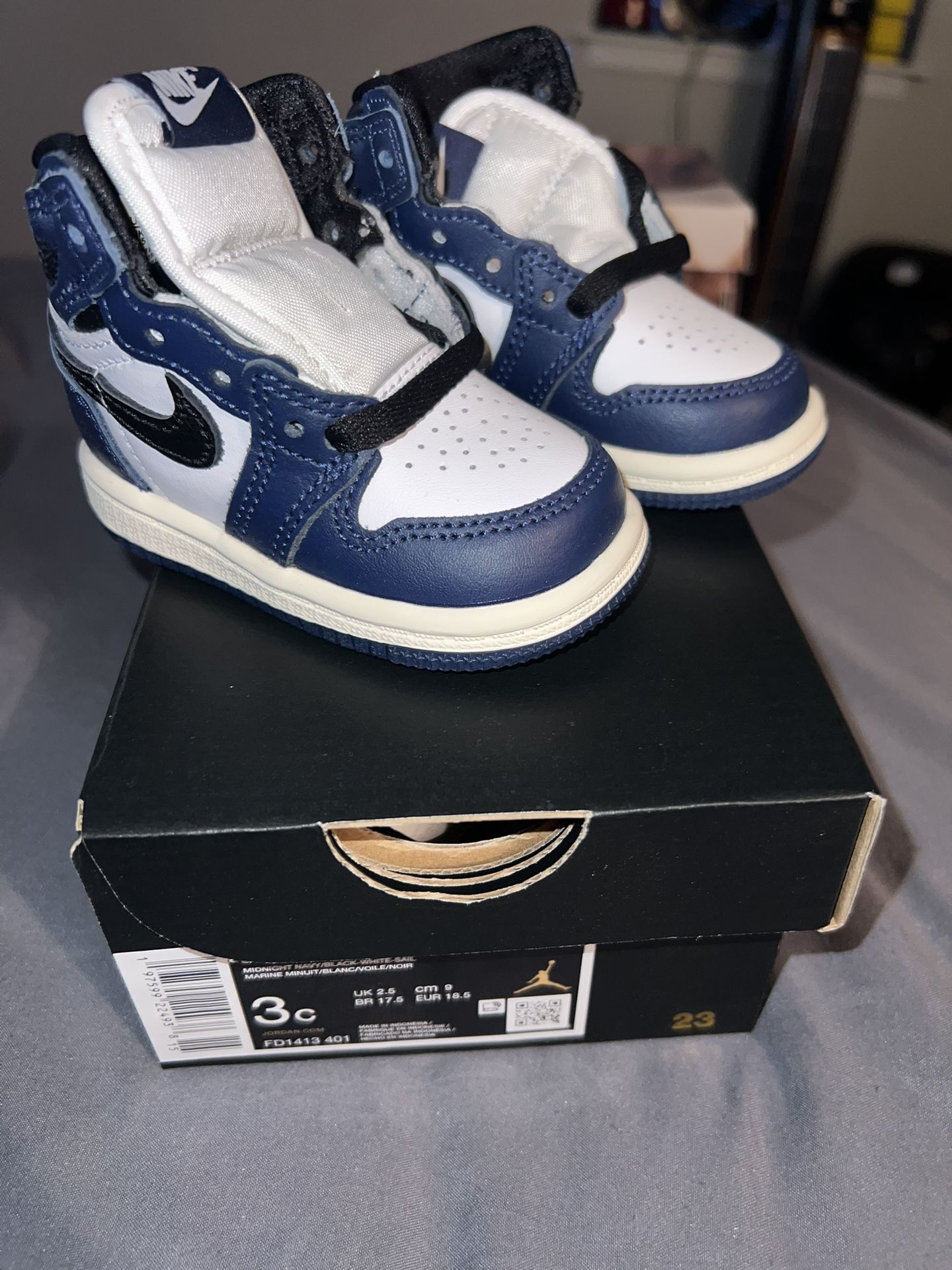 Jordan 1 Retro High OG Midnight Navy BRAND NEW Size 3c
