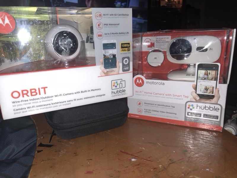 Brand new Motorola Hubble camera orbit & indoor cam w/ smart tag