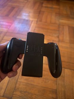NINTENDO SWITCH CONTROLLER HOLDER