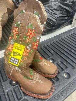 Botas nuevas size 22 para niña $110