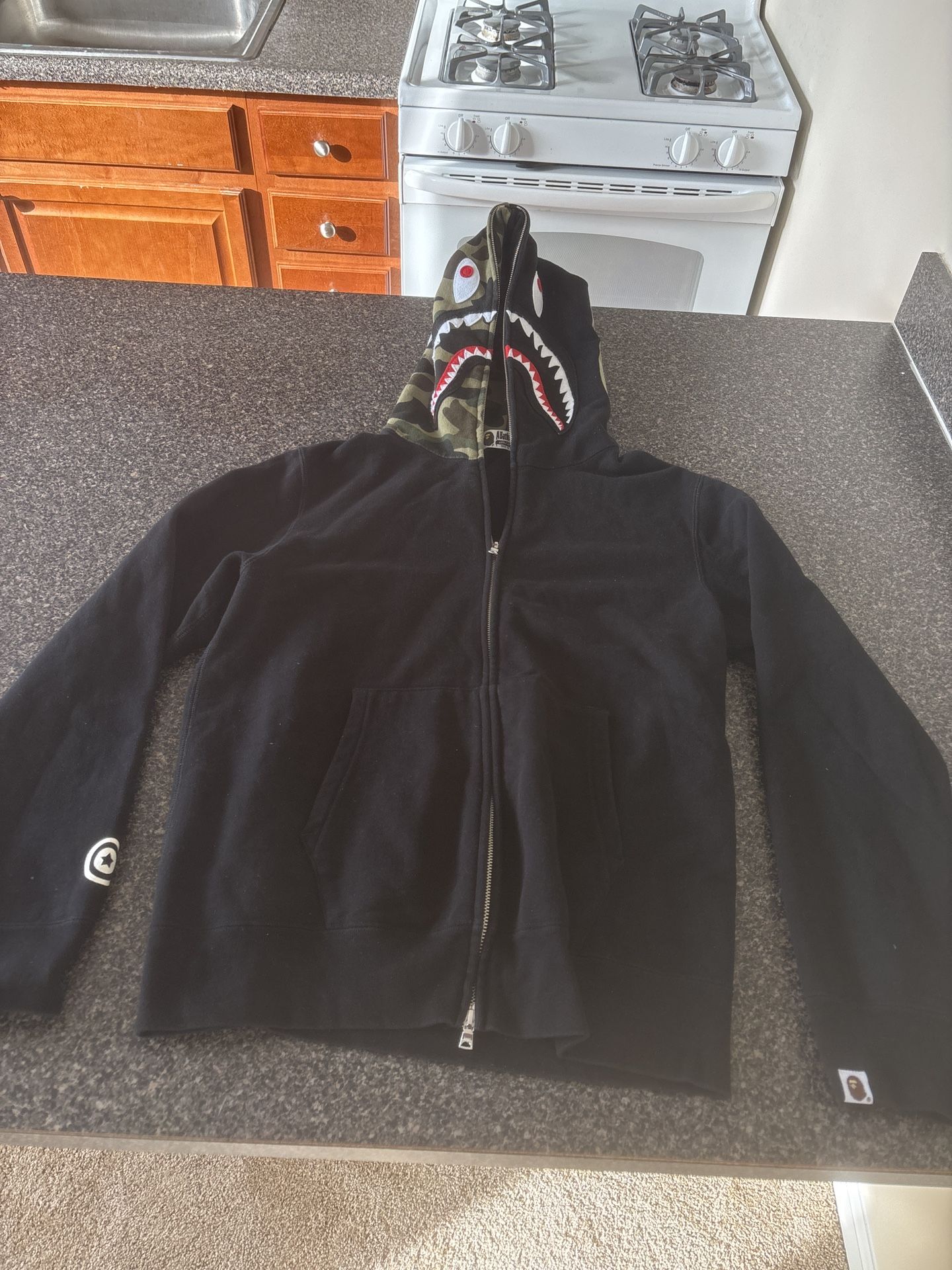 Bape Hoodie black Size L Authentic Legit