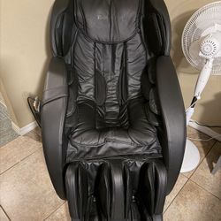 Silla de masaje eléctrica casi nueva con calor y control remoto