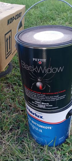 Bottom paint Pettit Black Widow