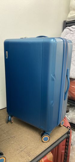 TAG Hardside Spinner Suitcase