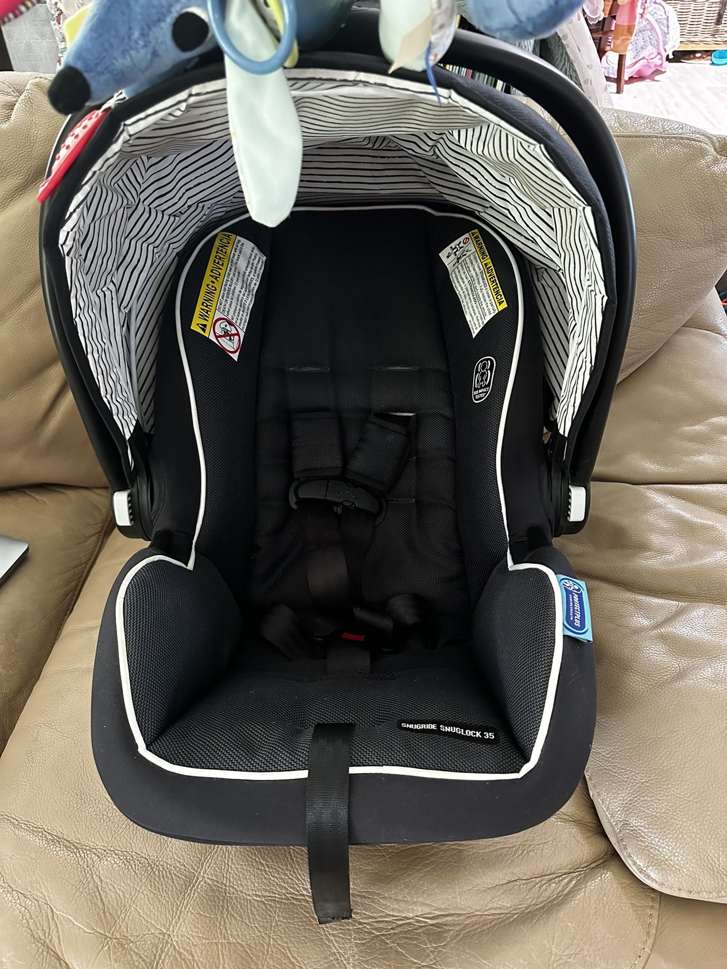 Graco Infant Car seat - Snugride Snuglock 35