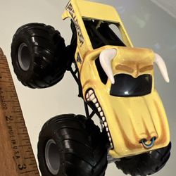 Hot Wheels Monster Jam Bulldozer Monster Truck 1:64