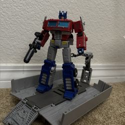 Transformers War for Cybertron: Kingdom/Earthrise Optimus Prime