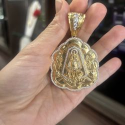 Pendant Charm Yellow Gold 14k. Virgen De La Caridad Del Cobre