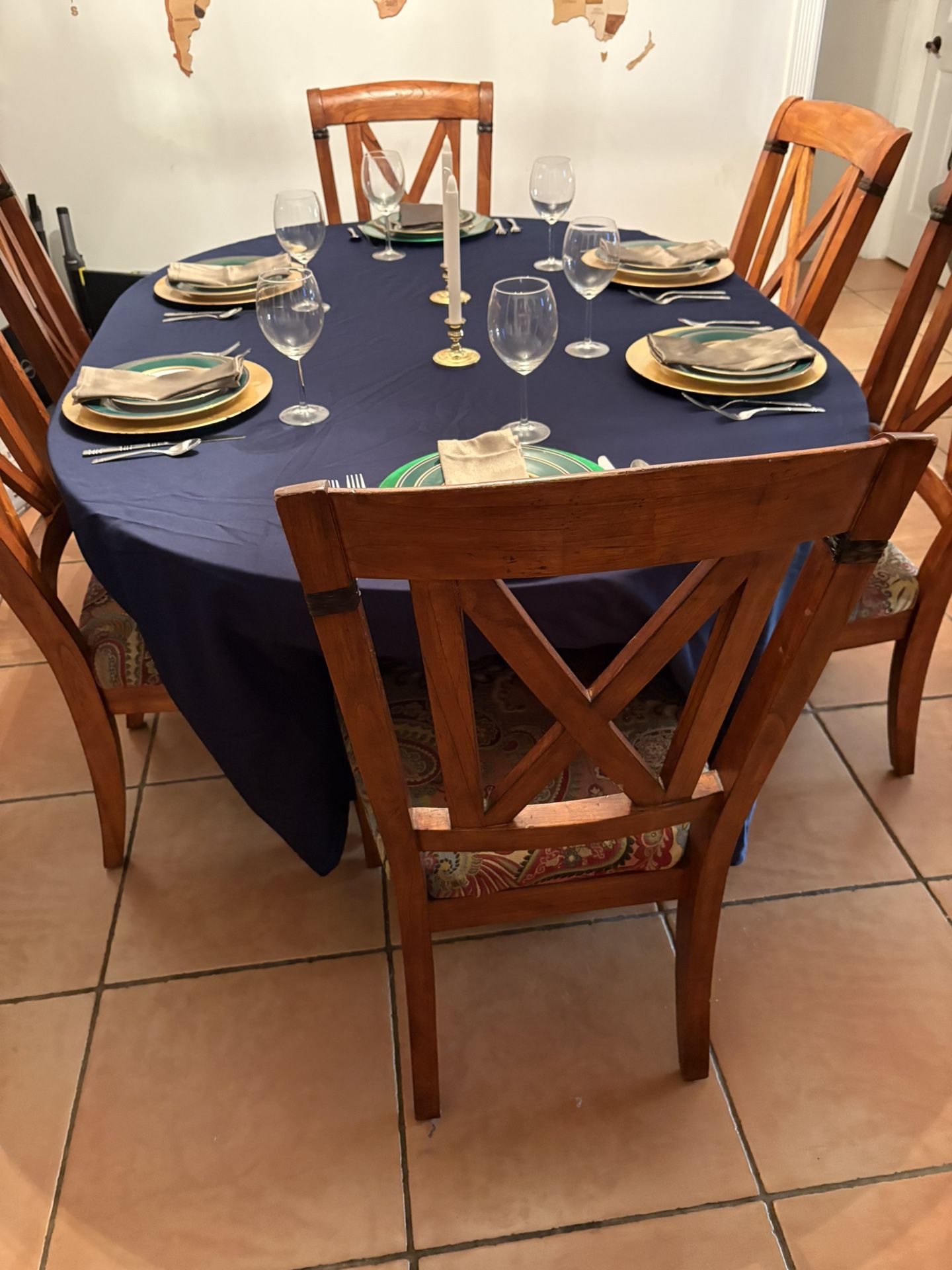 Dining Room Table & Chairs