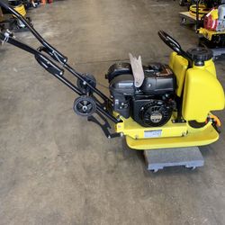 HEAVY DUTY PLATE COMPACTOR WITH WATER TANK 7hp NEW 1150.00