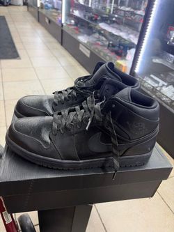 Air Jordan 1 Mid "Triple Black"