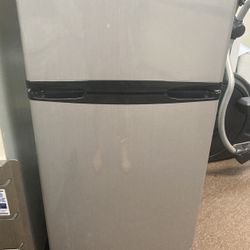 Mini Refrigerator Avanti