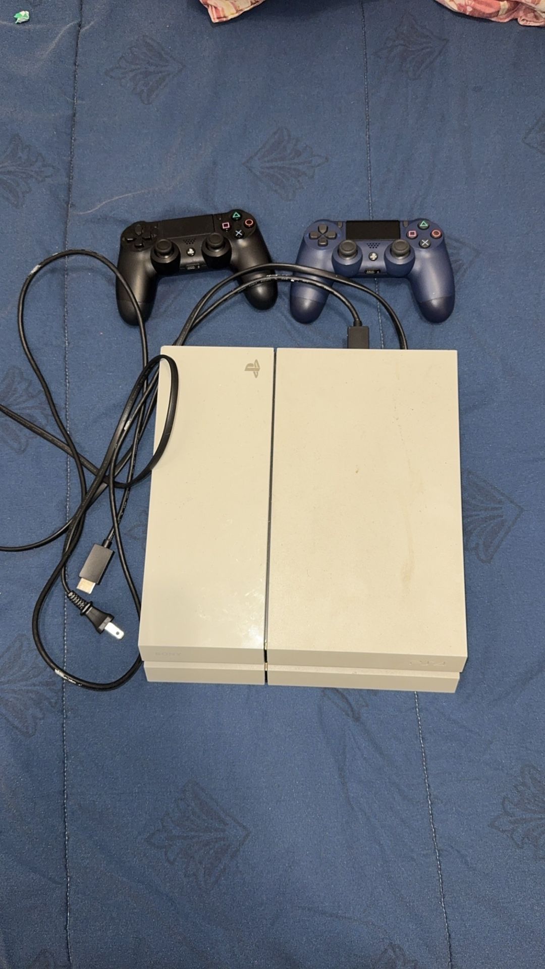 PS4 10Games 2 Controllers