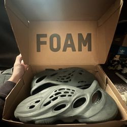 Yzy Foam Runners