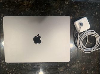 2022 MacBook Air M2 (256GB)