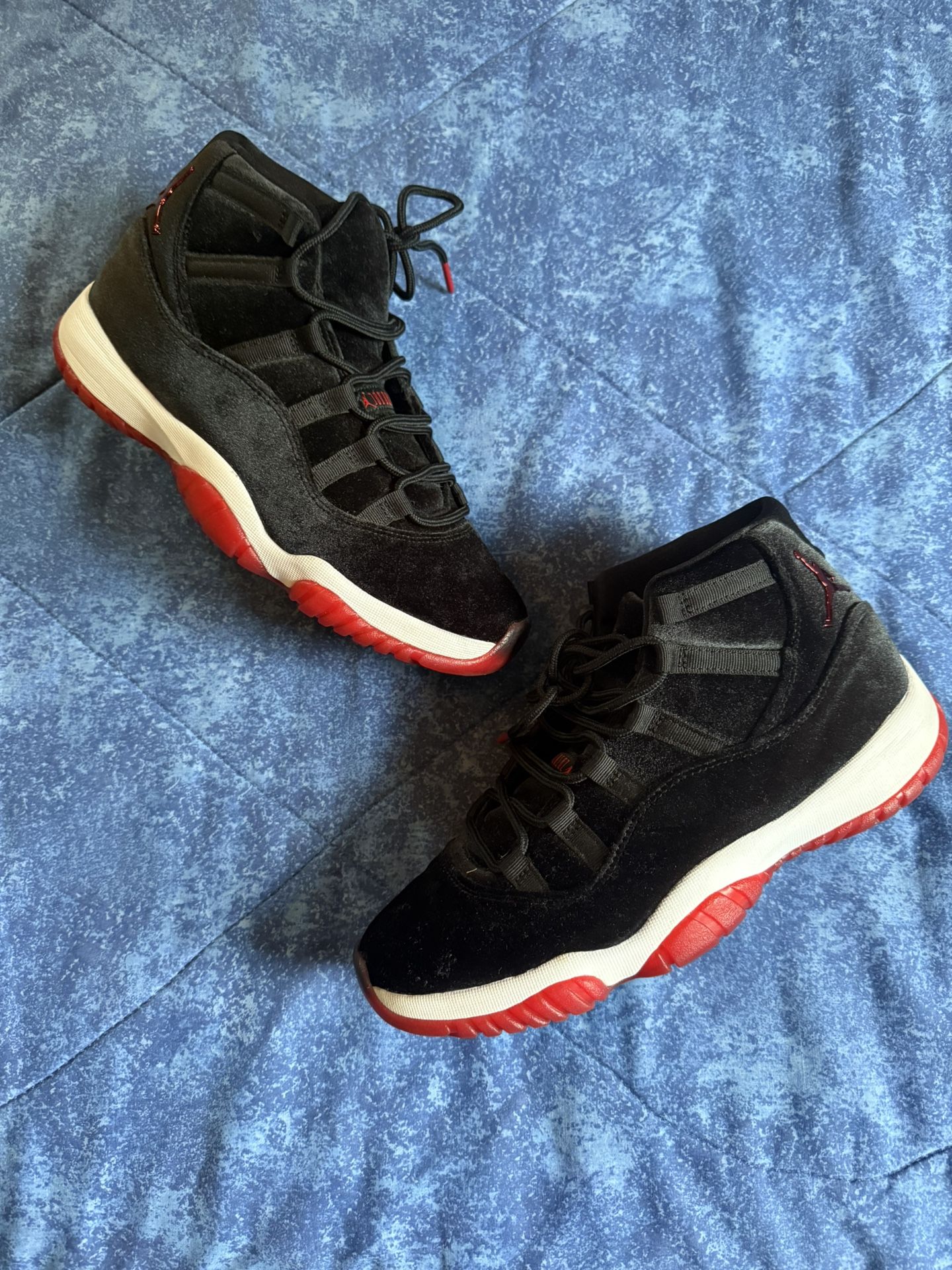 Women’s Nike Air Jordan  11 Retro 'Bred Velvet' Size 10.5
