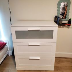  3  Drawer Dresser 