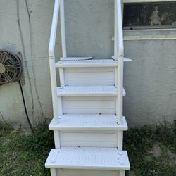 ESCALERA DE PISCINA 