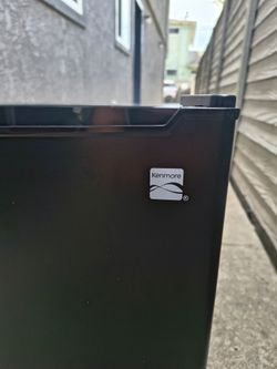 KENMORE MINI FRIDGE IN EXELENT WORKING CONDITION FOR ONLY $60