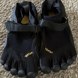 Vibram Fivefingers men’s shoes size 40