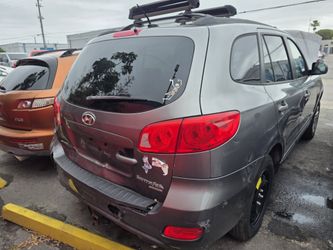 2009 Hyundai Santa Fe for Parts