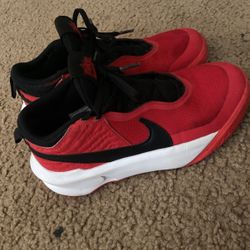 Nikes Boys Size 4