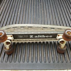 Z.altbee skateboard In Excellent Condition 