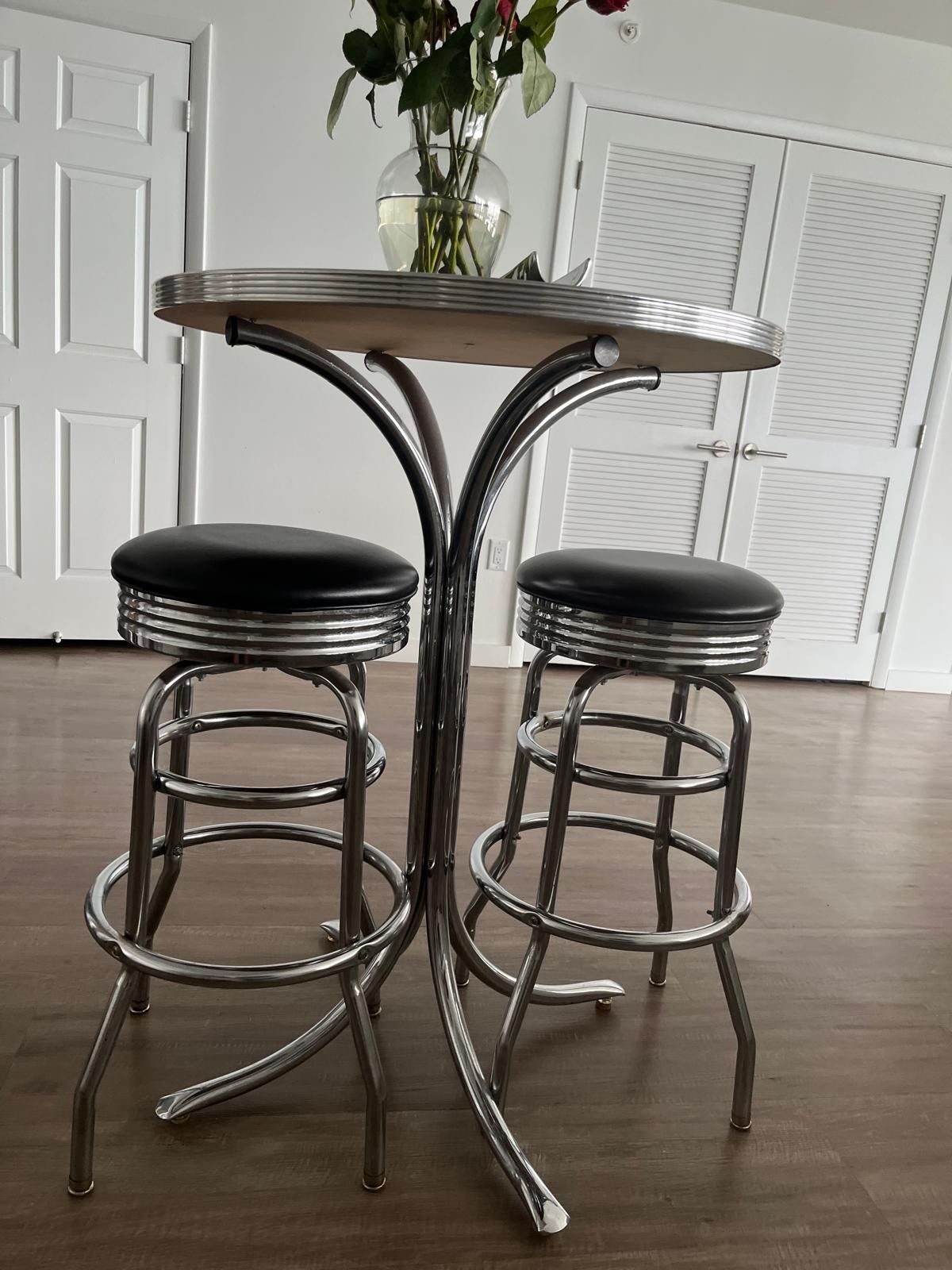 High Round Table And 2 Stools