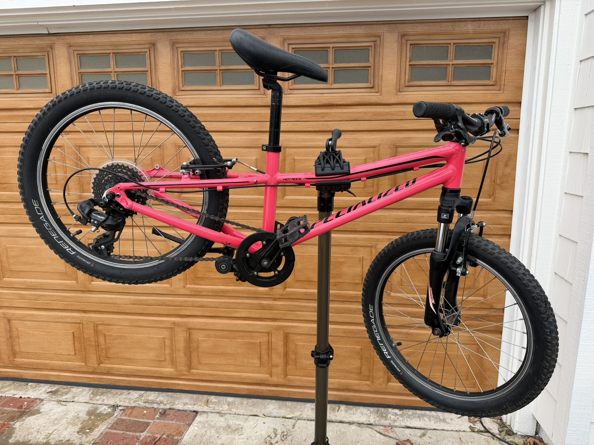 Specialized Hotrock pink 20” Girls Bike