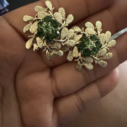 Vintage Coro green flower earrings