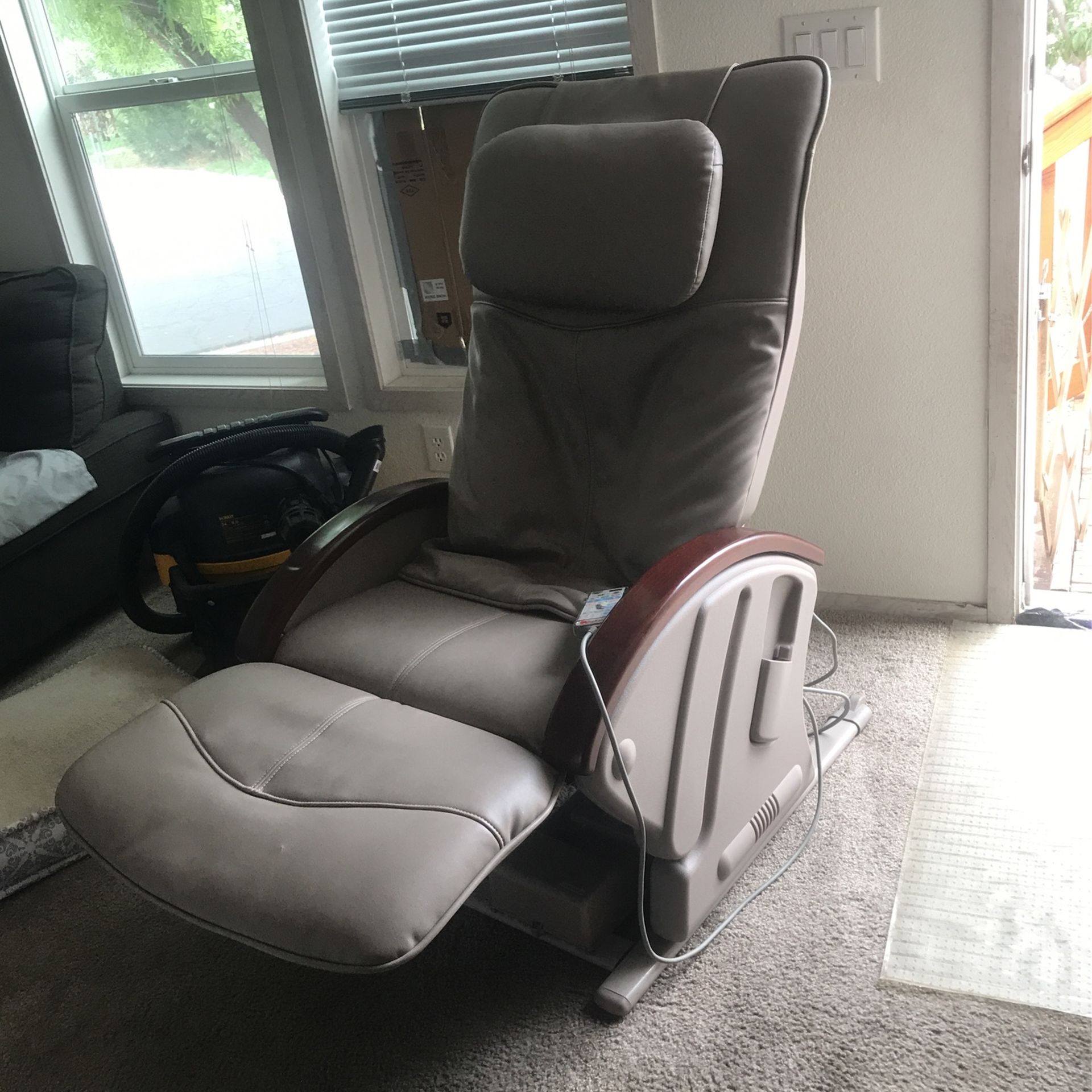 Massage Chair for Sale in Las Vegas, NV OfferUp