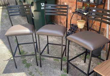 Metal Bar Stools with Cushioned Seats – Set of 3