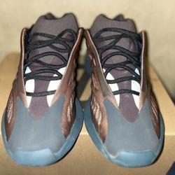 Yezzy 700 V3 Copper Fade 