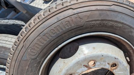 1) Continental 225/70R19.5 tire like new full tread 19.5" 225 70 19.5 Conti Hybrid HD3