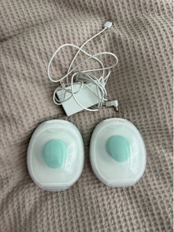 Willow Go Wearable Breast Pump, Hands Free Double Electric Breast Pump, Wireless In-Bra Design with 15 level Hospital Grade Suction