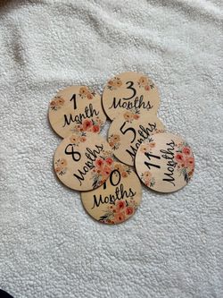 Baby Milestone Wooden Photo Discs – 1 to 12 Months
