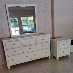 Bedroom 8 Drawer Dresser Set with Mirror and Nighstand  White Silver