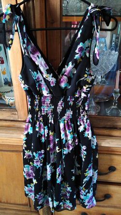 Women's floral dress size small