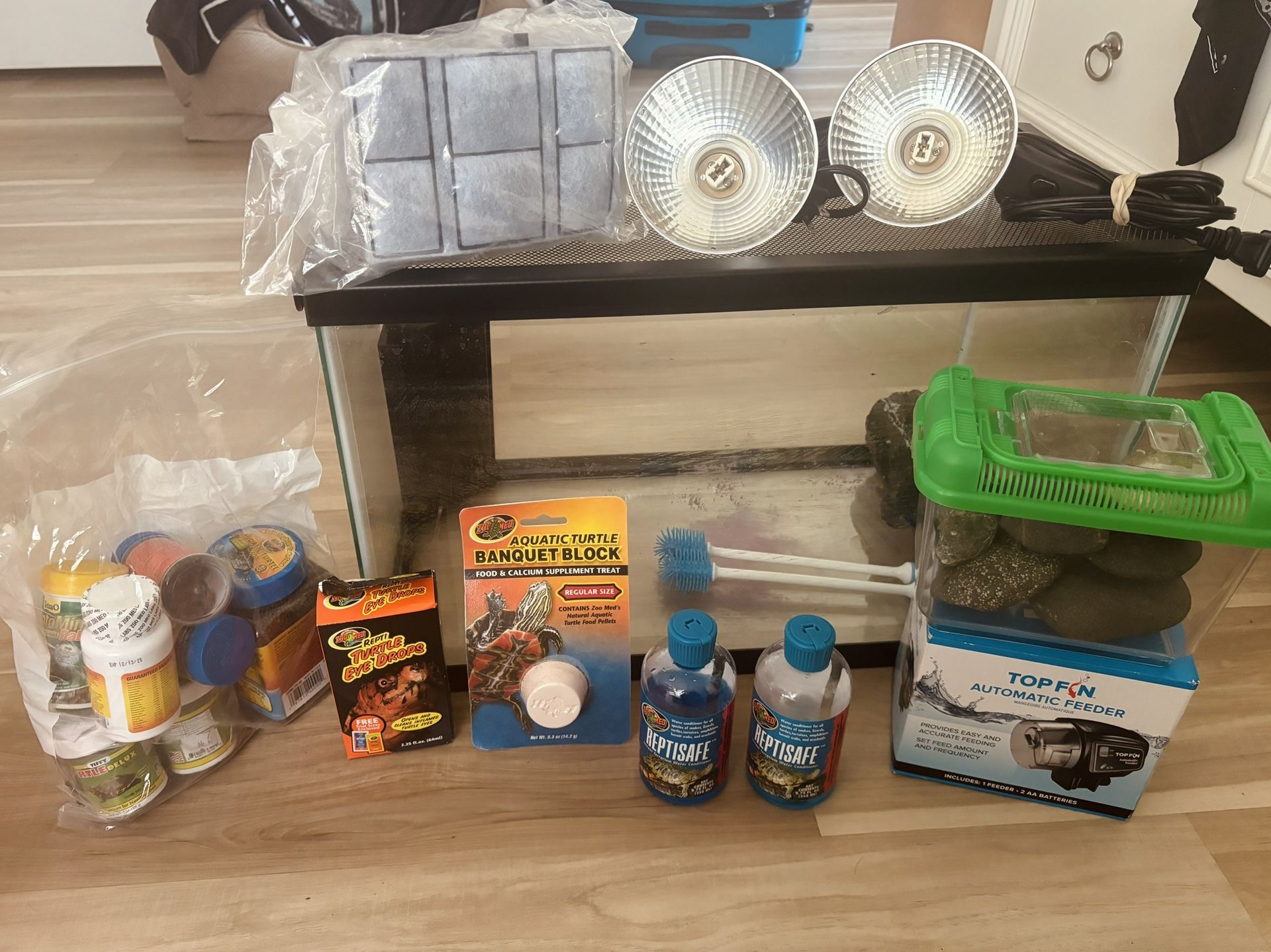 10 GALLON TANK WITH HATCHLING/TURTLE ACCESSORIES AND EQUIPMENT BUNDLE