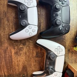PS5 CONTROLLERS 
