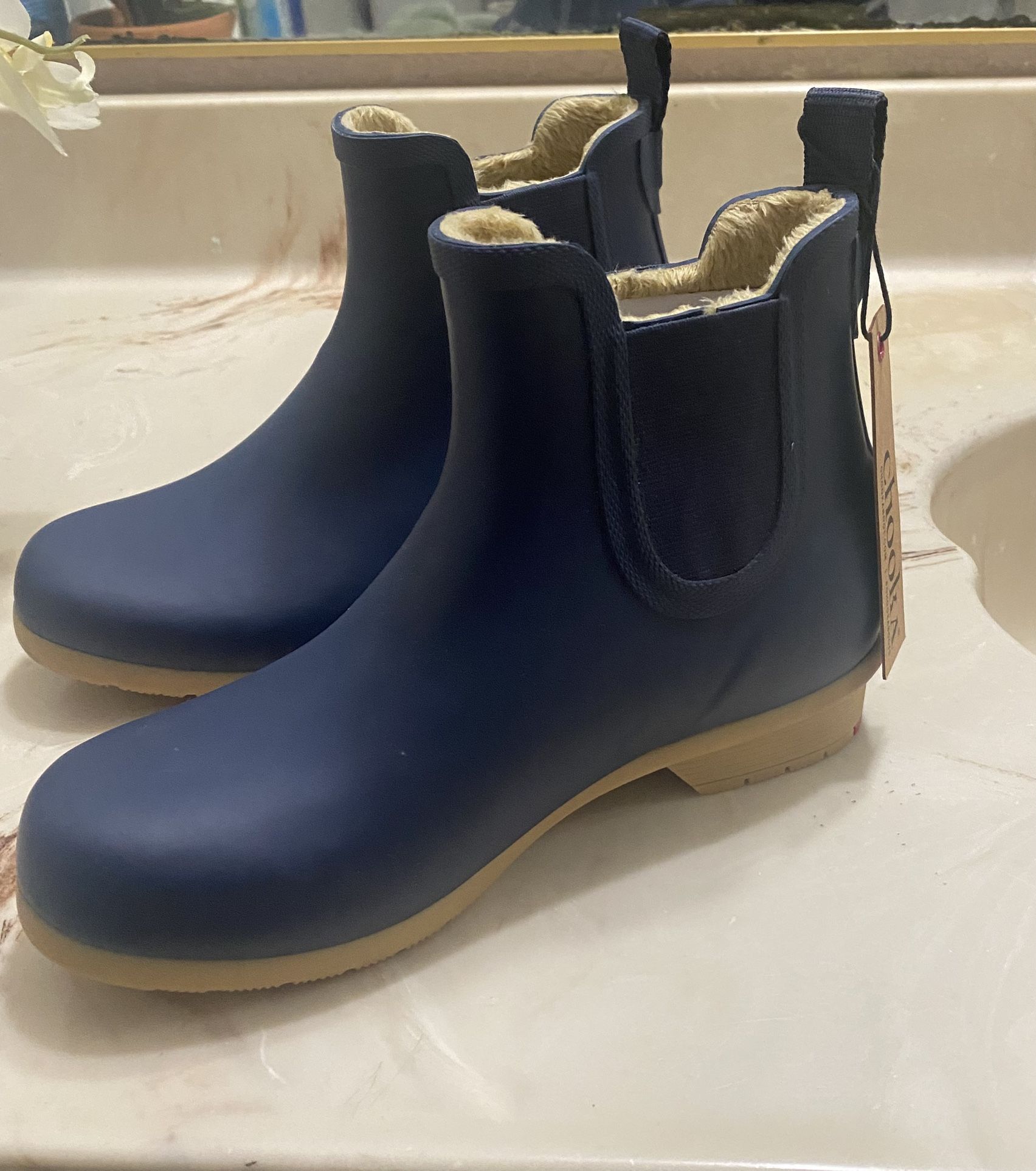 Size 6 Women’s Rain Boots