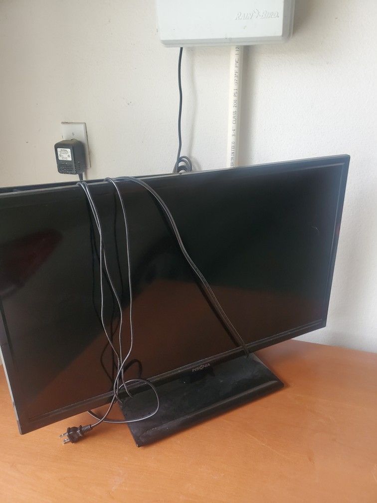 Insignia Computer/TV Monitor, 29 Inches