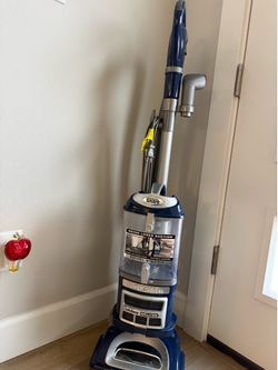 Shark Navigator Lift-Away Deluxe Upright Vacuum (NV360)