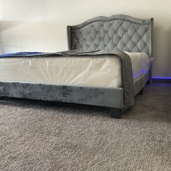 BRAND NEW PLATFORM BED FRAME WITH MATTRESS 