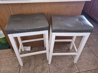 Set of 2 Bar Stools with Tufted Leather Seats