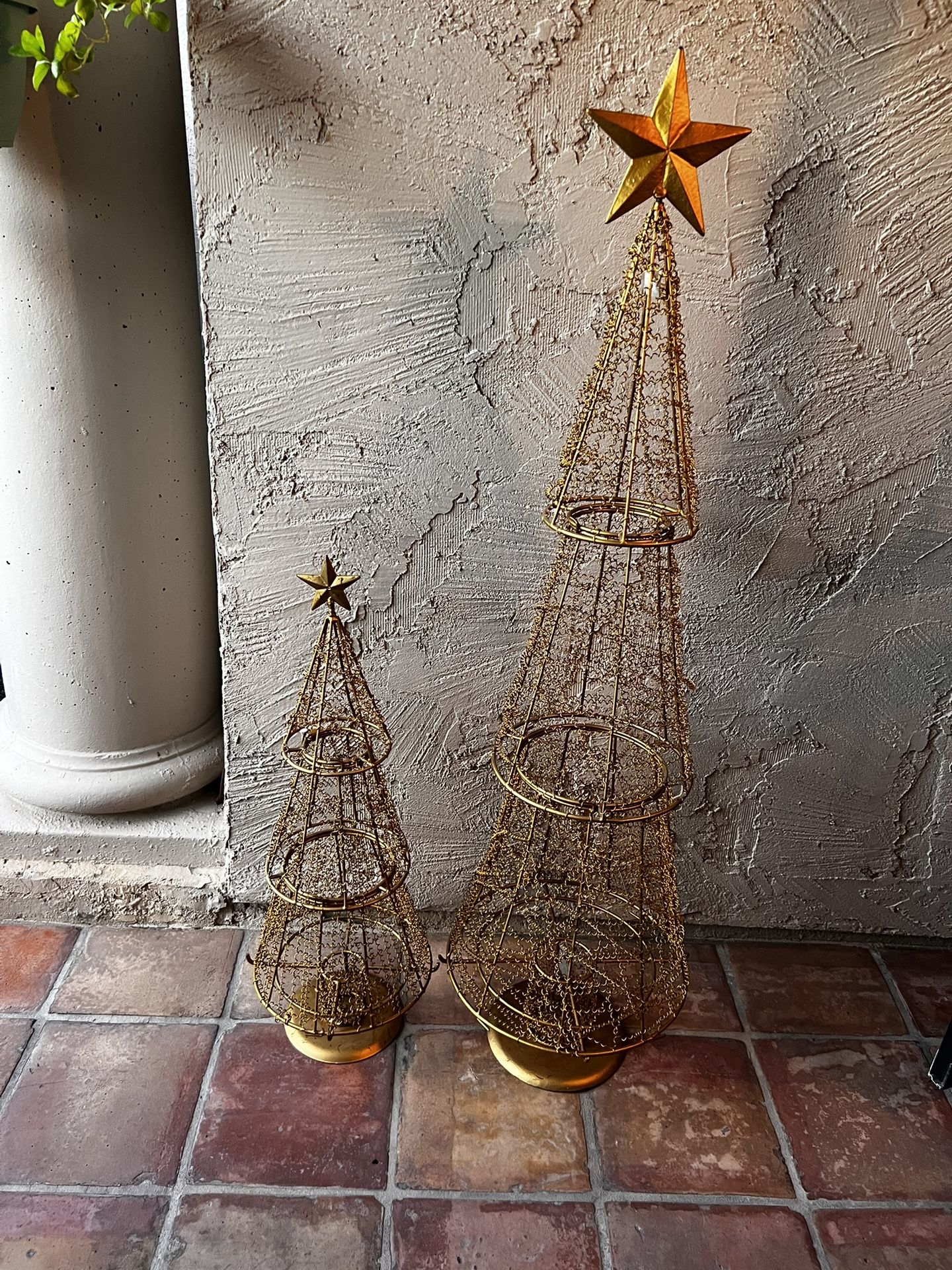 Gold Metal Wire Christmas Trees -2