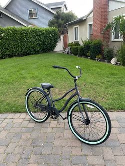26” Women’s Beach Cruiser *LIKE NEW*