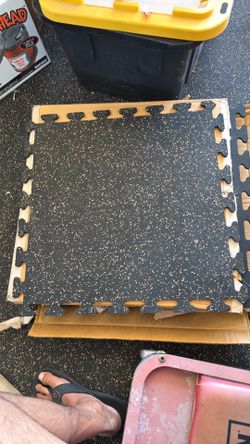 Rogue Regupol Rubber Gym Flooring – 17 Tiles (Tan Centers + Black Border) – Premium Home Gym
