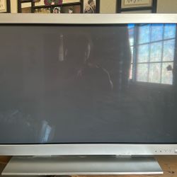 Sanyo 42 Inch Plasma TV with Remote